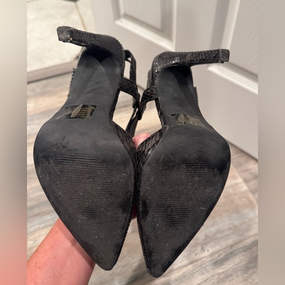 Beautiful black snakeskin heels - Picture 3 of 3